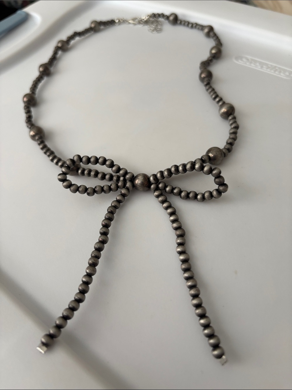 Fashion Jewelry Metallic Bow Beaded Necklace in Silver